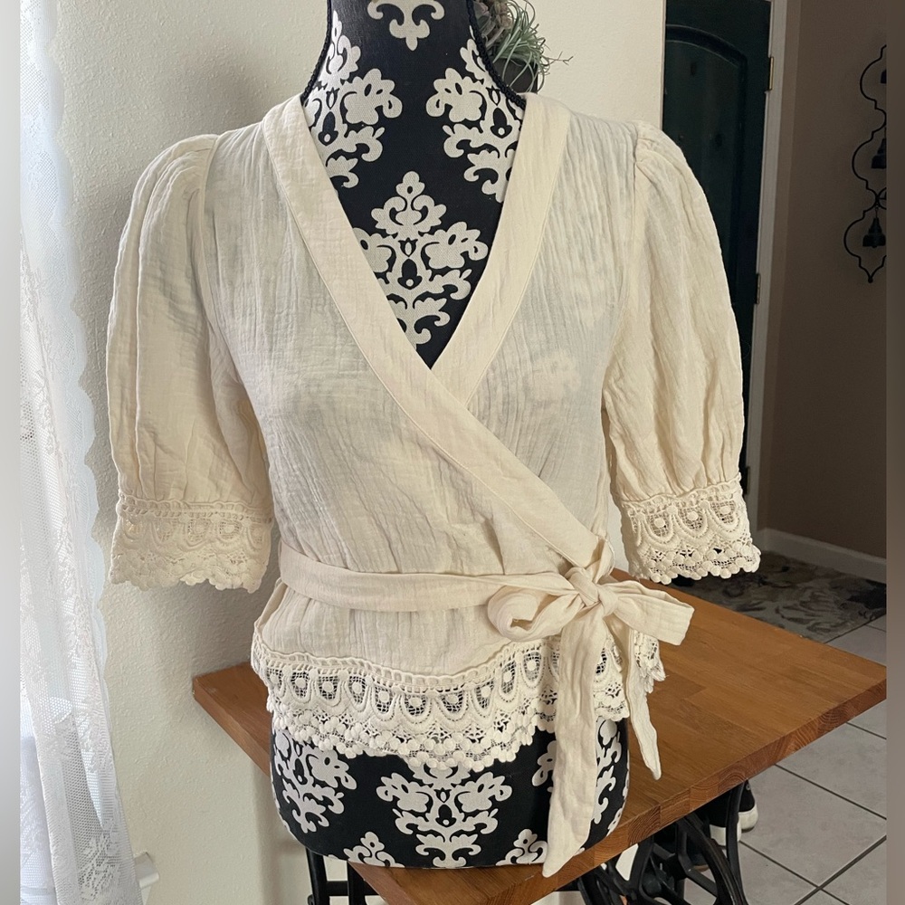 BNWT EXPRESS Wrap Top with Lace Details Size Small